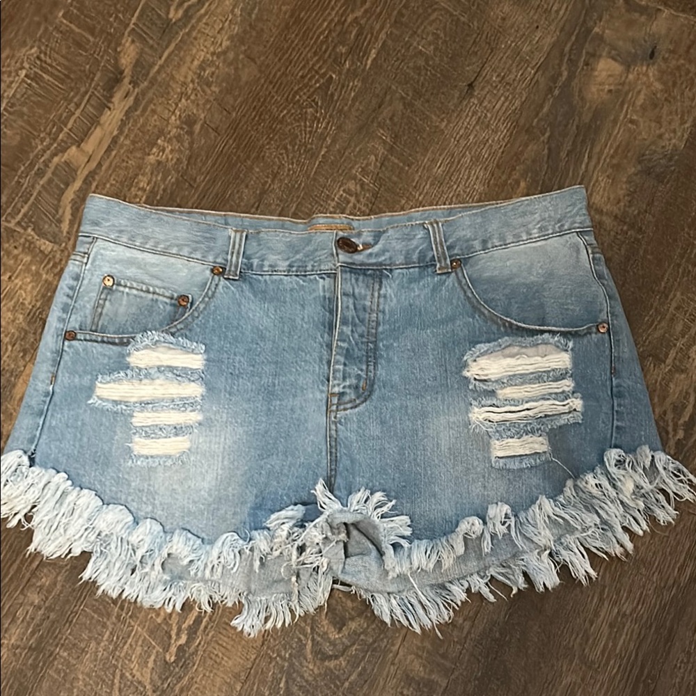 Celebrity Pink Jean Shorts Distressed Size 13‎ Button Fly Medium Wash